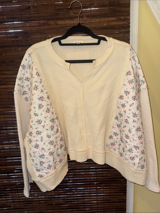 POL Sweaters - Women's Cream Floral-Sleeve Sweater